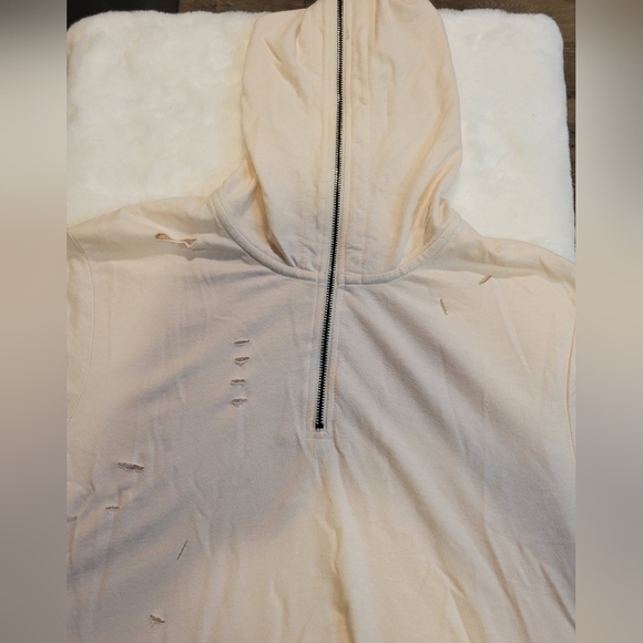 Guess Short Sleeve Quarter Zip Shirt with factory slots. Men's Size-Medium - Picture 6 of 6